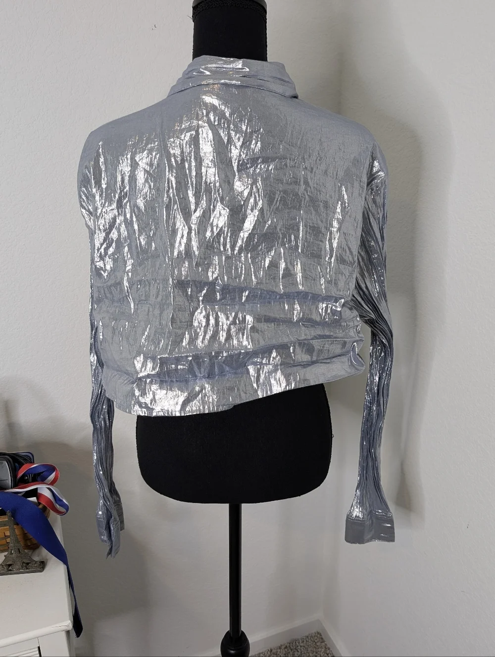 💘 Justine Skye X H&M Silver Metallic Crop Top Button Down Long Sleeve Size L - Picture 4 of 7